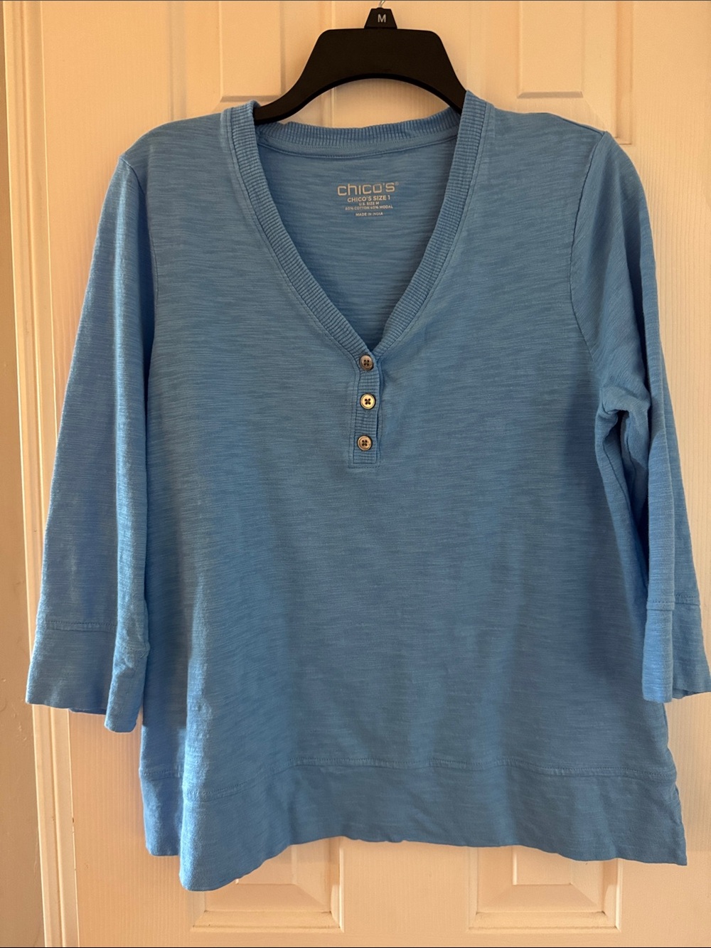 Chico's Sky Blue V-Neck Henley 3/4 Sleeve Top Size 1